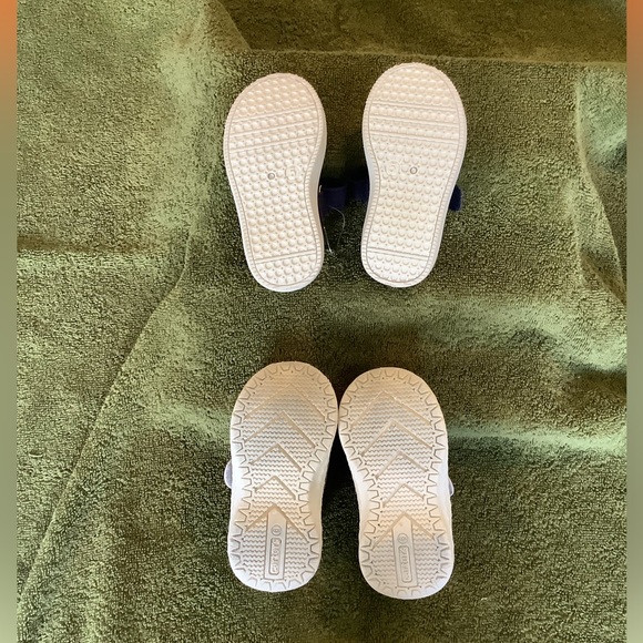 BUNDLE !  Two pairs Toddler shoes size 5 - Picture 8 of 9